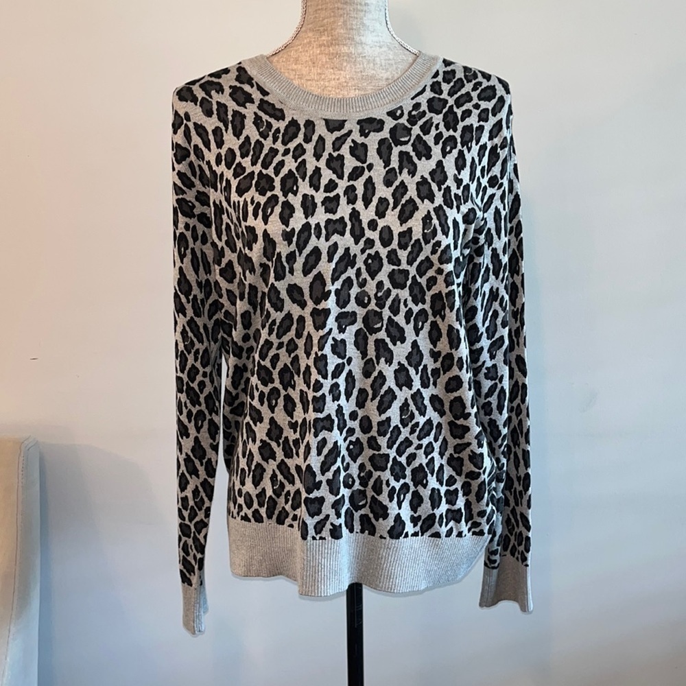 Ellen Tracy leopard print sweater gray/ black size Large.  Super soft.